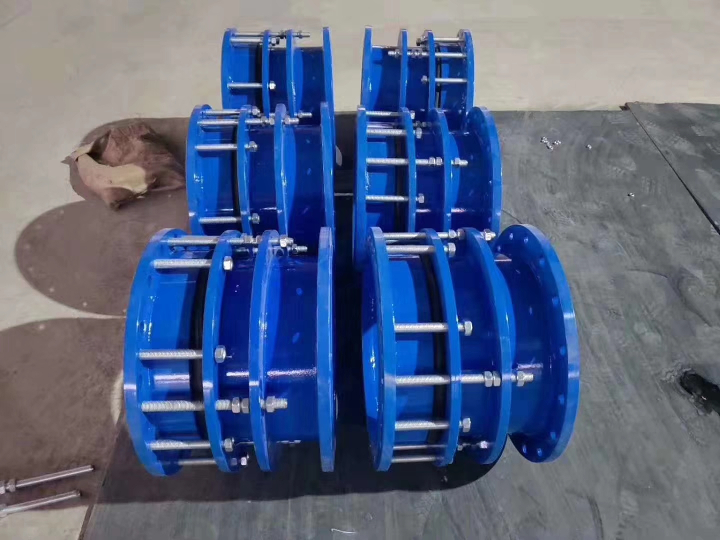 双法兰限位伸缩器的作用